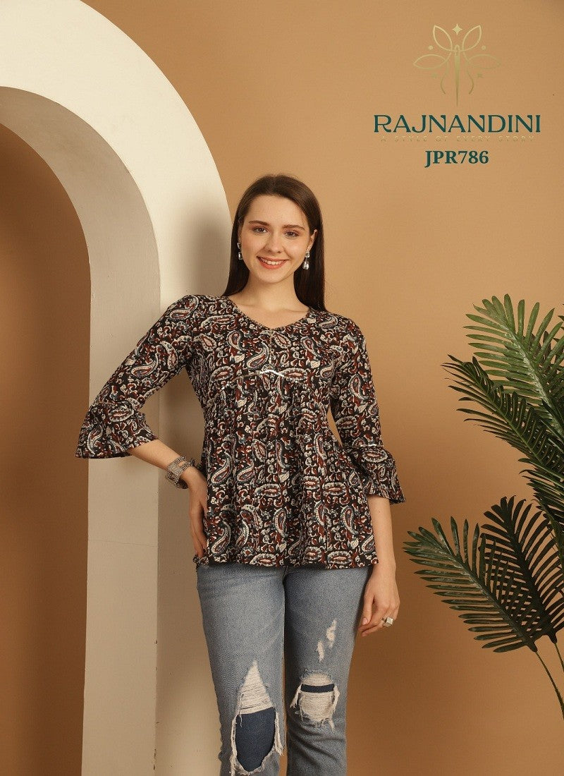 Green color Aaradhya, Rajnandini Cambric Cotton Printed Tops